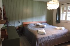 Schlafzimmer Waldruhe im Ferienhaus Schwanderbärgli