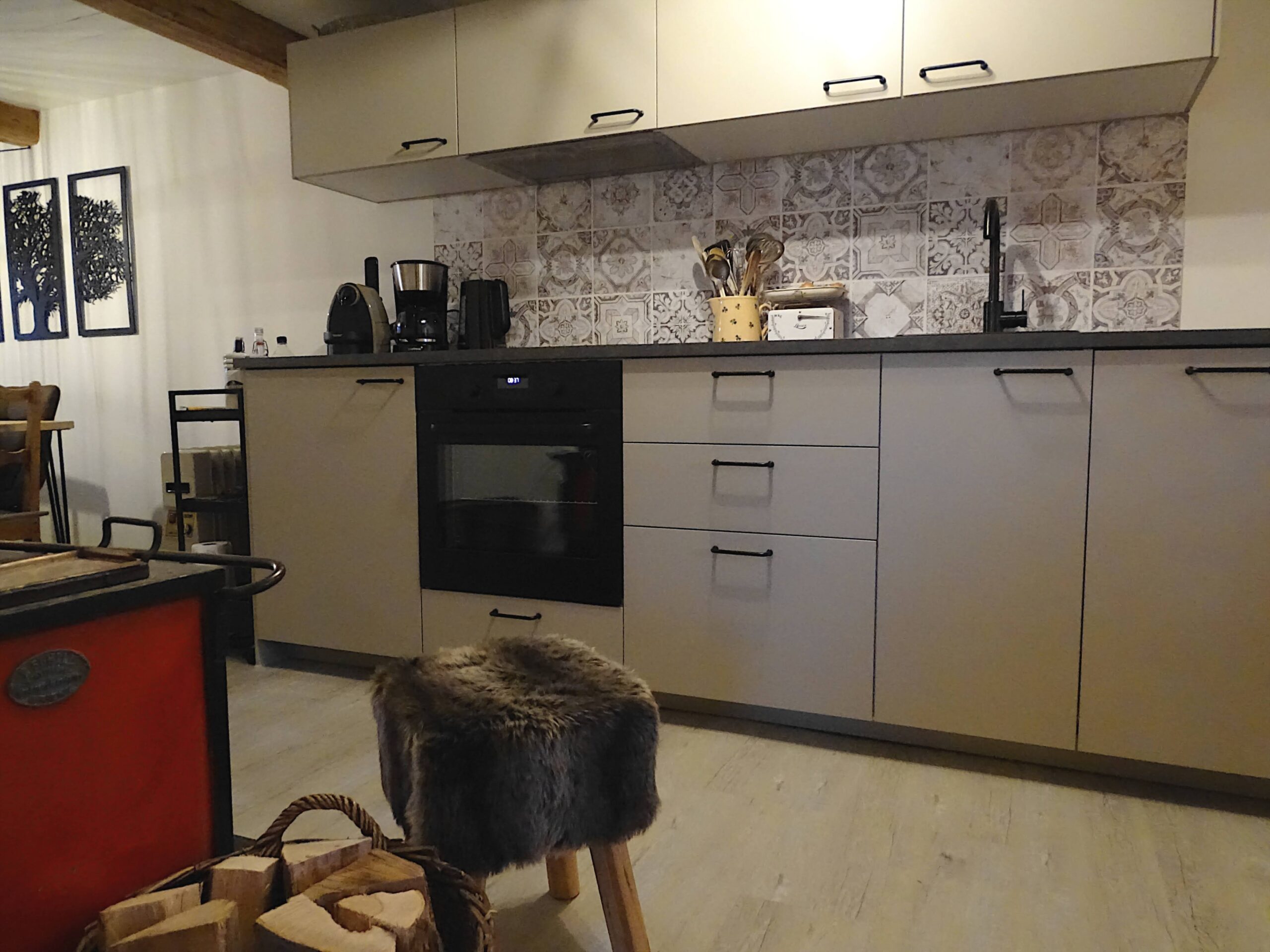 Küche im Ferienhaus Schwanderbärgli