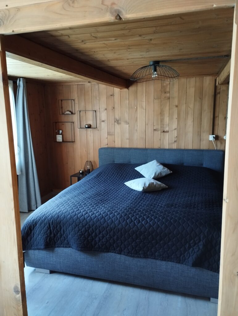 Doppelzimmer im Ferienhaus Schwanderbärgli