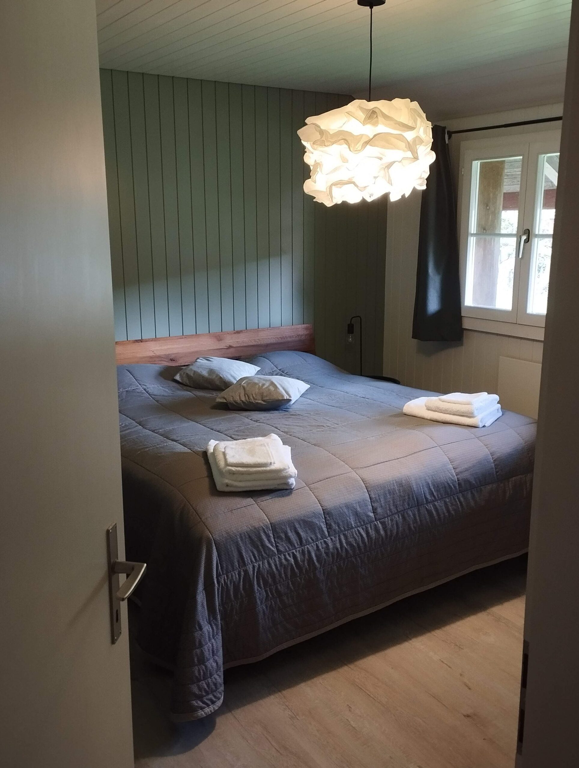 Schlafzimmer Waldruhe im Ferienhaus Schwanderbärgli